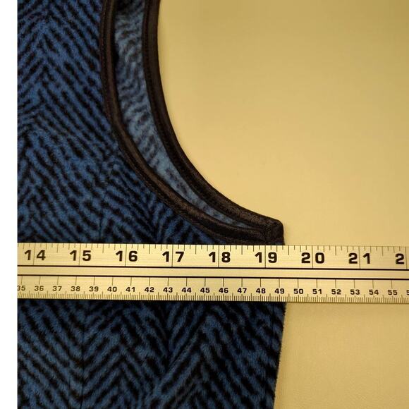Fleece Vest Women's Basic Edition Full Zip Soft Blue Chevron Pattern Size Medium - Picture 7 of 8